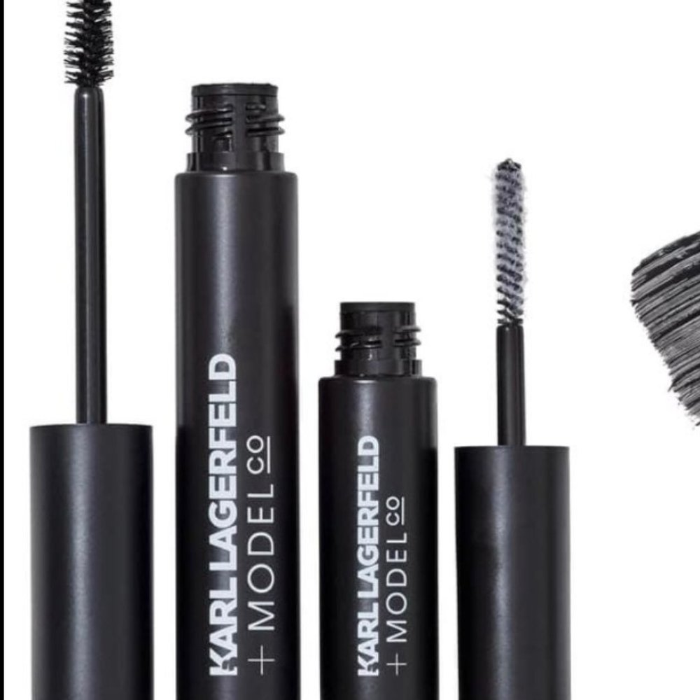 ***NEW IN BOX FIBRE BRUSH ON LASHES